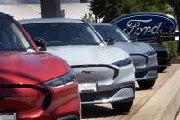 Ford Rises 2%, General Motors and Stellantis Edge Higher While the Stock Market Sells Off