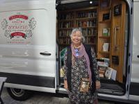 Traveling bookstore spreads literature love on Drexel campus