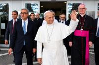 Pope Leo Discharged After Lung Cancer Surgery, Returns to Vatican