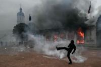 French protesters clash with police