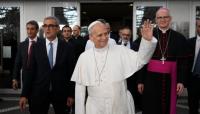 Pope speaks with Ukrainian woman before returning to Vatican from hospital