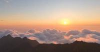 Sea of clouds, colorful leaves showcase Taiyue Mountain’s autumn charm
