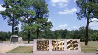 Memphis' Mansion-Lined Park Is A Forested Tennessee Gem With Lush Gardens And A Renowned Music Venue