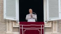 Leo defies expectations with Vatican appearance days after cancer surgery
