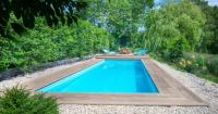 Offer accepted as TV icon's daughter sells £4m mansion with swimming pool