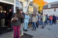 Customers line up for last meal at Rockland restaurant