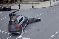 In the center of Minsk, a motorcyclist brutally crashed into a car — even flew over the car VIDEO