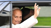 Pope returns to Vatican days after undergoing lung cancer surgery