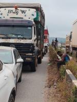 Motorists, Commuters Stranded On Benin-Lagos Expressway Over Gridlock