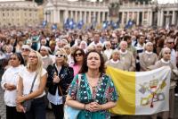 Pope returns to Vatican for Angelus following cancer surgery