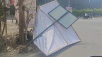 Iron Advertising Pole Erected by Vibgyor School Collapses at NIBM–Mohammadwadi Circle in Pune
