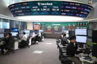 Asian stocks start week lower, tracking tech-led Wall St losses