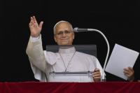 El Papa León regresa a la ventana del Vaticano para el Ángelus; afirma que las oraciones lo sostuvieron tras su cirugía de cáncer