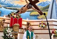 Falling Crucifix Kills Ecuadorian Priest During Livestreamed Mass