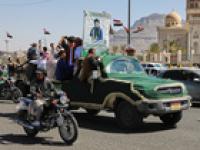 Houthis strike Yemen govt camp, killing at least 20 fighters