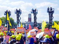 Workers rally in Taipei, demanding better wages