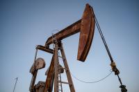 Oil eases as markets assess potential waiver on Russian energy, Middle East supply risks
