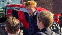 Teenager takes farming education into the classroom
