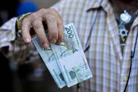 Brazil govt sets welfare payments for before elections