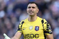 Argentina goalkeeper ‘Dibu’ Martínez out for a month after jaw surgery