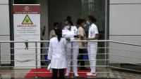 Scare as suspected Ebola patient collapses in Nairobi CBD as he bleeds from mouth and nose - County health workers refuse to respond (VIDEO)