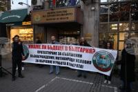 Medical Professionals Protest with Demands for Better Working Conditions, Higher Pay