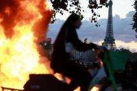 France Imposes Night Curfews as Violent Protests Spread, Weighs State of Emergency