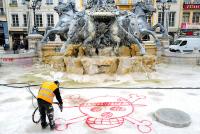 Ministry keeps France travel risk low, but advises against attending protests