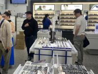 Foreign Tourists Flock to Korean Optical Shops as New Shopping Draw