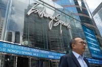 Hang Seng Drops 216 Points as Tencent Sinks Below HK$400 and CATL Tumbles, Erasing Early Hong Kong Gains