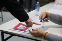 Why is there a lack of pre-election opinion polls in Serbia?