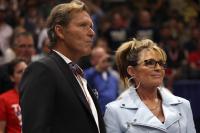 Sarah Palin asks for prayers for hockey legend boyfriend as she shares bedside photo at hospital
