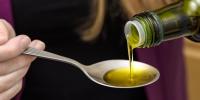 Popular olive oil shot trend has Americans chasing health benefits as doctor questions the hype