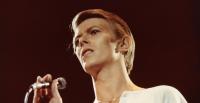 David Bowie’s Guitarist Recalls Terrifying Onstage Heart Attack That Ended Rock Legend’s Touring Career