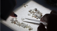 De Beers Warns of Further Cuts