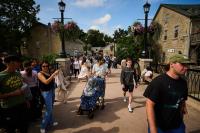 Luxury hotel firm faces flak in an Ontario town’s debate over tourism and growth