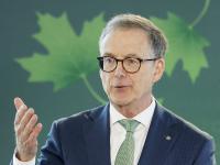 News of the day: Macklem rolls the dice, losing faith in housing, credit rating help, Joly threatens steel lawsuit, small business exits and more