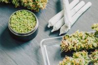 US Pharmacist Urges Australians to Be Cautious About Expanding Access to Medicinal Cannabis