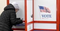 A judge halts in nine states the immigration raids of Trump linked to the elections for voter intimidation.