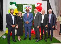 PM  urges Canadian investors to look beyond mining