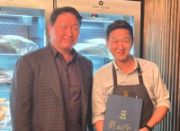 Photos of SK Chairman at New York Steakhouse Draw Attention to Solidigm's U.S. Plans