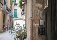 Spain's Consumer Affairs Ministry demands removal of 8,300 holiday let listings from two platforms for breaching housing decree