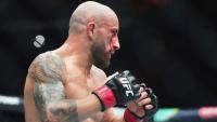Alexander Volkanovski stops Movsar Evloev to defend featherweight belt at UFC 333