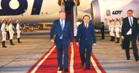 Polish Prime Minister Donald Tusk arrives in Hanoi for official visit
