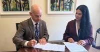 T&T, Venezuela energy  chambers sign agreement
