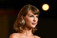 Taylor Swift Says Nashville Songwriters ‘Raised Me’ During Hall of Fame Induction
