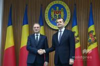 LIVE // PMs of Moldova, Romania hold news conference