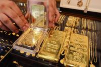 Chinese Buyers Pile Into Gold as Price Slips Below $4,000