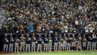 Milwaukee Brewers take moment to honor Bob Uecker during World Series