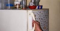What battery to buy to keep a refrigerator running during power outages in Cuba?